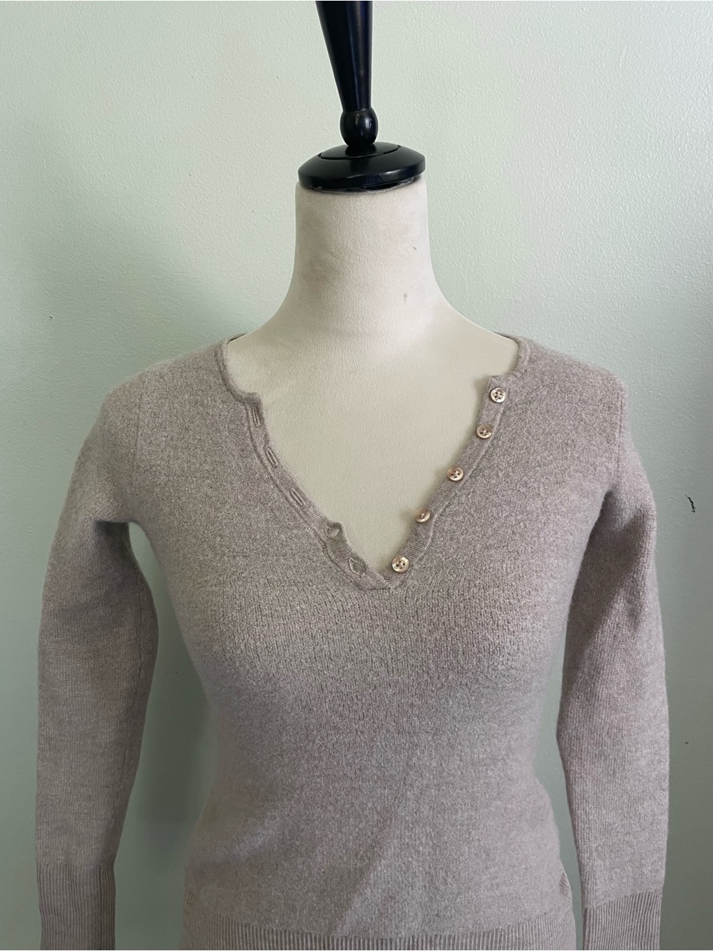 SHRUNKEN Women's Taupe V-Neck Button-Trim Wool Sweater